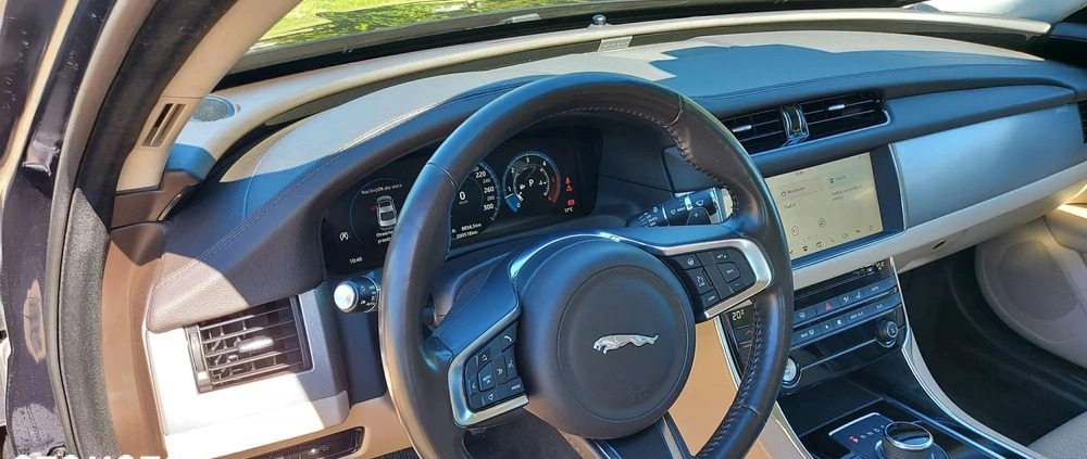 Jaguar XF cena 84900 przebieg: 198000, rok produkcji 2019 z Kwidzyn małe 106